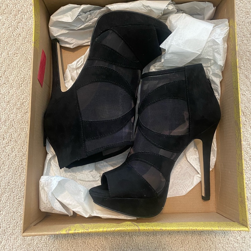 NEW Mix No. 6 Black Mesh Platform Heels